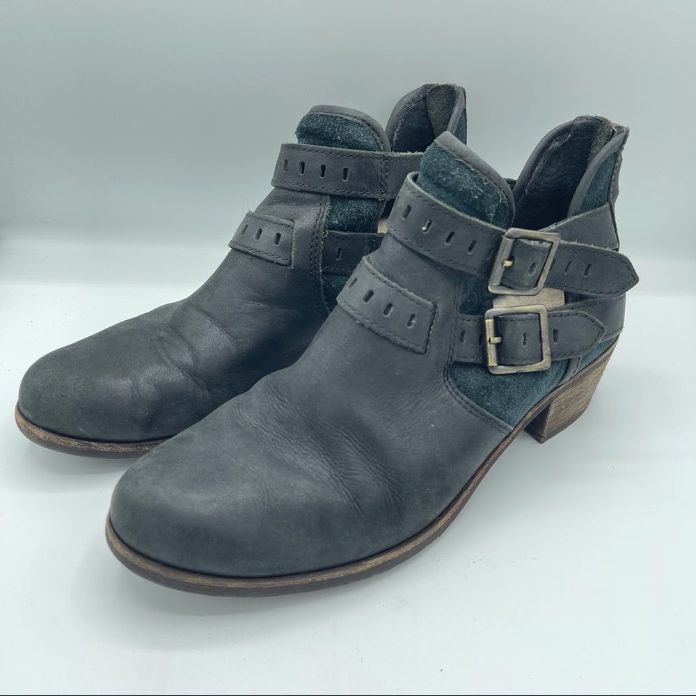 Ugg Australia Patsy Round Toe Leather Ankle Boot - image 1